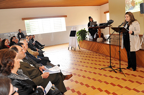 Cleciane Simsen durante seu discurso.