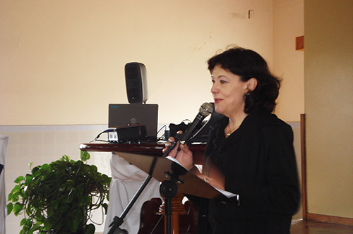 Secretária Municipal da Saúde Maria do Rosário Antoniazzi durante discurso.