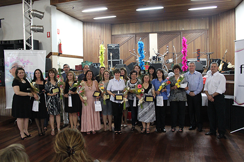 Funcionários com 10, 20, 30 e 40 anos de serviços foram homenageados. Crédito: Edson Menegat.